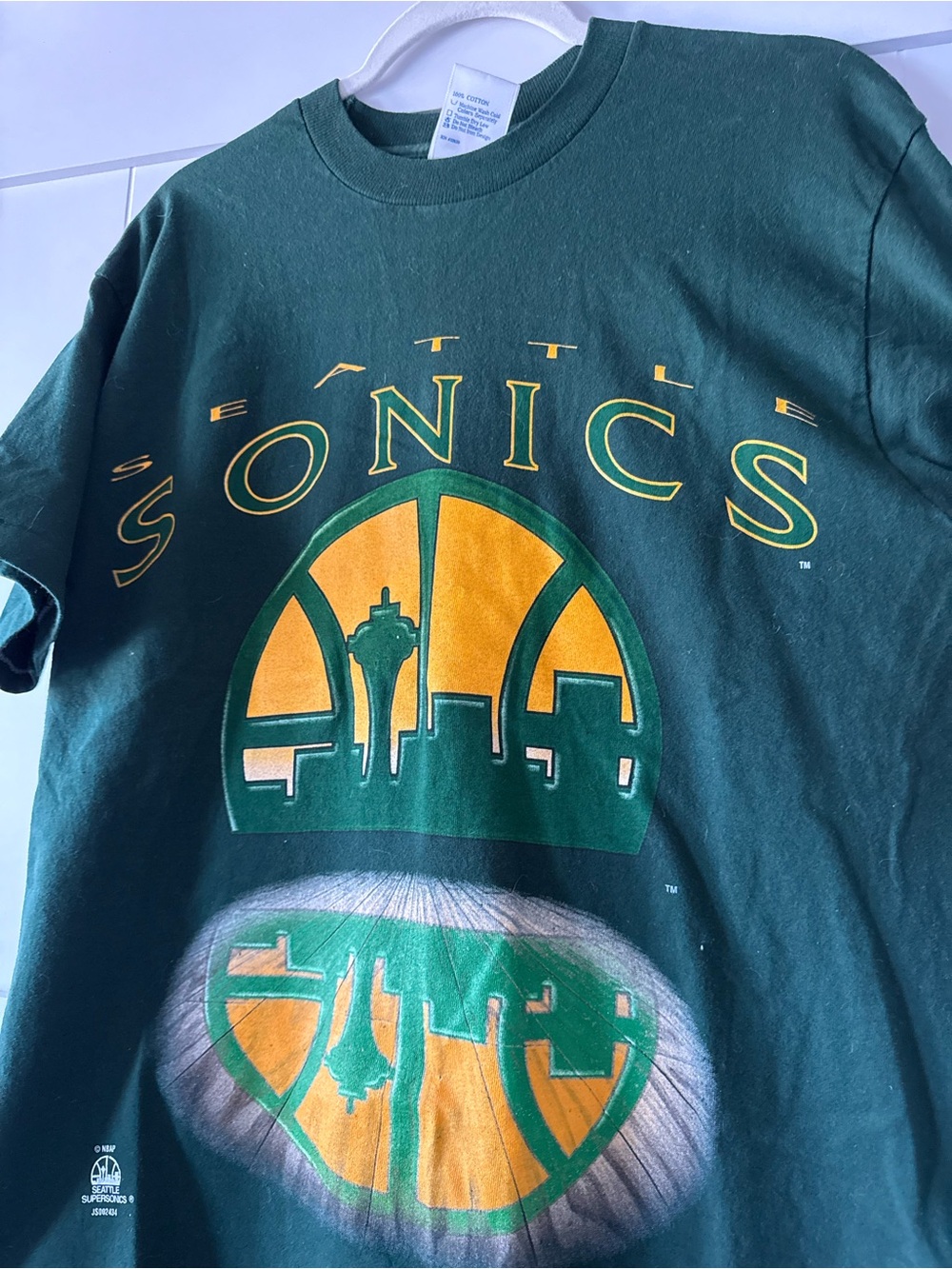 NBA Seattle SuperSonics Men’s Vintage Short Sleeve Logo Tee - Green & Yellow - Picture 2 of 8
